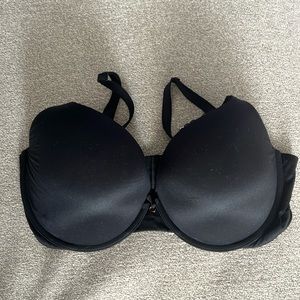 Victoria’s Secret black bra 34DDD